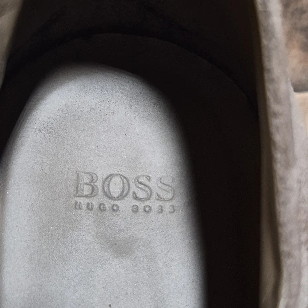 Hugo Boss Oxford Dress Shoes Men 12 Brown Suede Wingtip Made in Italy Blue Laces